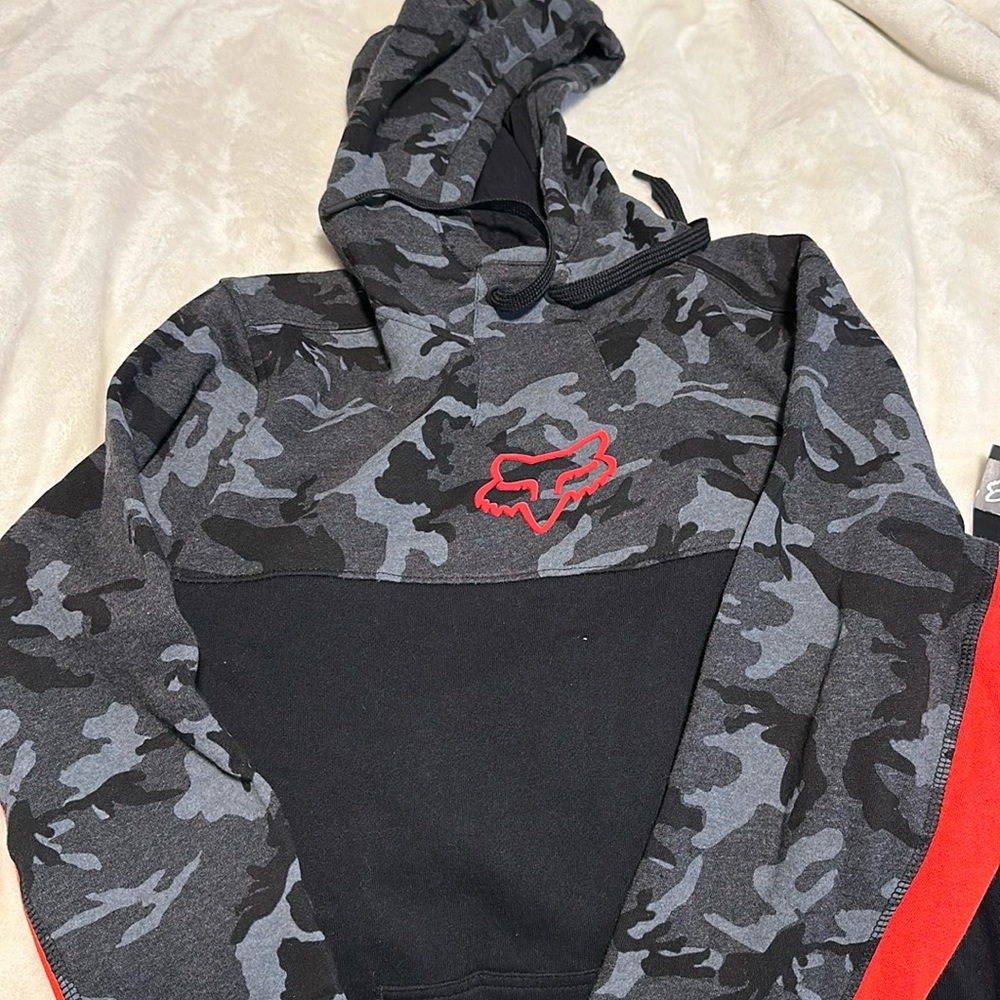 Fox camo hoodie with pink/red accent